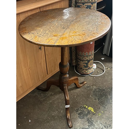 217 - LATE 18TH CENTURY OAK CIRCULAR TRIPOD TABLE