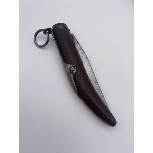 688 - 19TH CENTURY FRENCH POCKET KNIFE THE BALDE IMPRESSED 31 BESSET AND A SMALL POCKET KNIFE