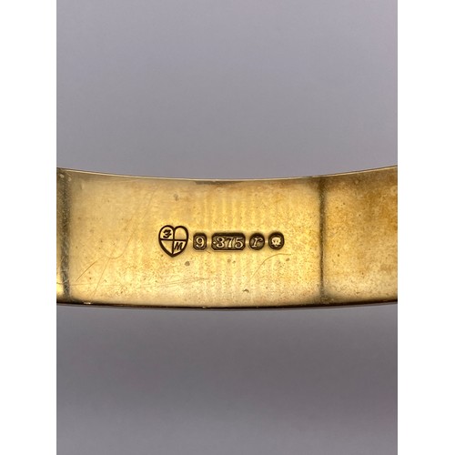 763 - 9CT GOLD STAR BLAZE CUT BANGLE (SAFETY CHAIN A/F) 29G APPROX