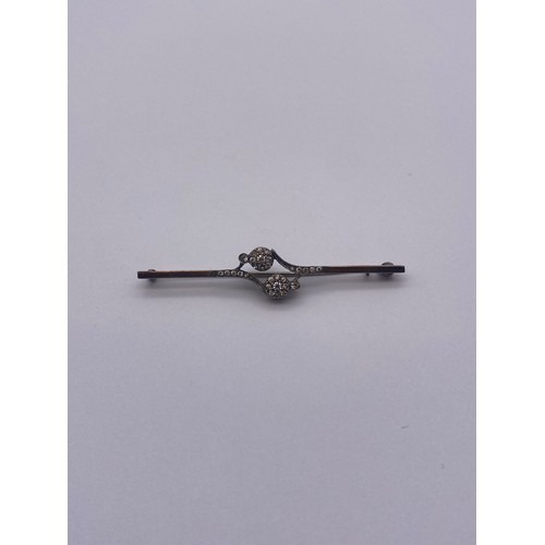 761 - 9CT GOLD AND SILVER DOUBLE DIAMOND CLUSTER BAR BROOCH 3.5G APPROX