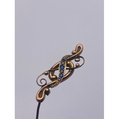 762 - 9CT ROSE GOLD SWIRL BAR BROOCH WITH BLUE STONES AND SEED PEARLS 1.6G APPROX