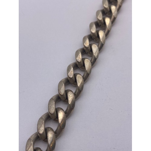 752 - CASED 925 SILVER HEAVY FLAT CURB LINK BRACELET WITH LOBSTER CLAW FASTENER 24CM APPROX