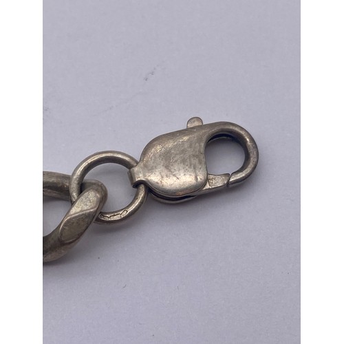 752 - CASED 925 SILVER HEAVY FLAT CURB LINK BRACELET WITH LOBSTER CLAW FASTENER 24CM APPROX