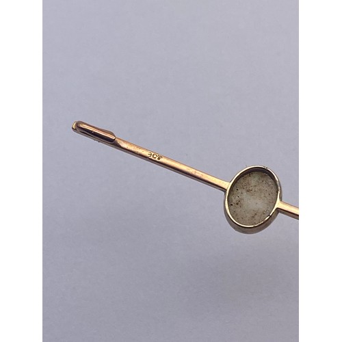 786 - 9CT ROSE GOLD BAR BROOCH WITH OVAL OPAL CABOCHON CENTRE AND SAFETY CHAIN 2.6G APPROX