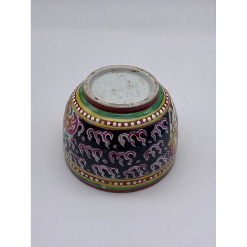 716 - 19TH CENTURY CHINESE EXPORT  FIVE COLOUR BENCHANRONG BOWL AND COVER DECORATED IN  THAI STYLE.