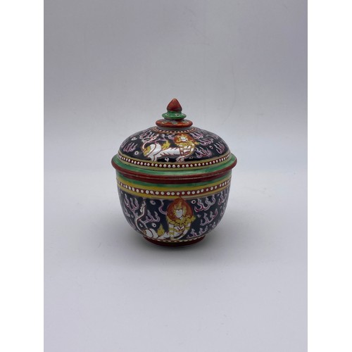 716 - 19TH CENTURY CHINESE EXPORT  FIVE COLOUR BENCHANRONG BOWL AND COVER DECORATED IN  THAI STYLE.