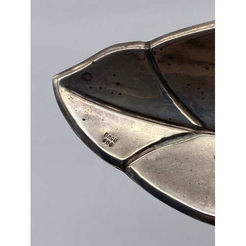 667 - 900 WHITE METAL LEAF DISH