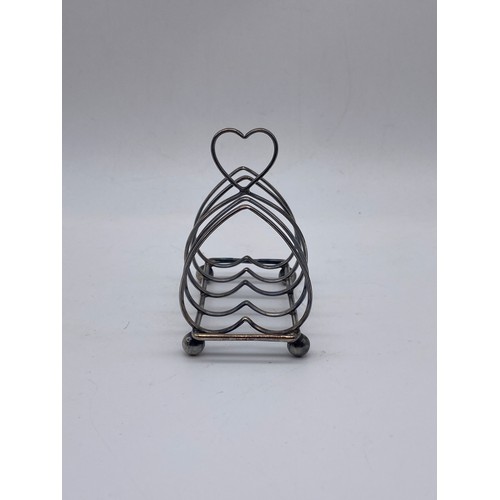 666 - SHEFFIELD SILVER FOUR DIVISION HEART TOAST RACK