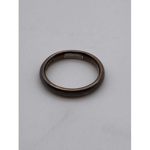 772 - 9CT GOLD WEDDING BAND 3.2G APPROX