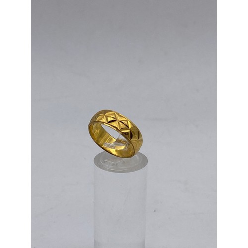 767 - 22CT GOLD BLAZE CUT WEDDING BAND 6.2G APPROX