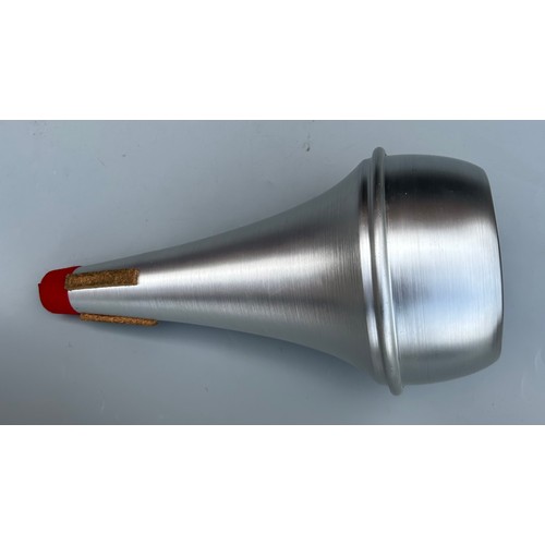 577 - CASED KING CONCERT 3B TROMBONE AND MUTE