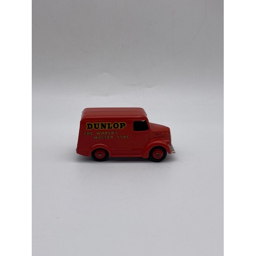 551 - DIE CAST DINKY TOYS - TROJAN 15 CWT VAN DUNLOP 451 31B