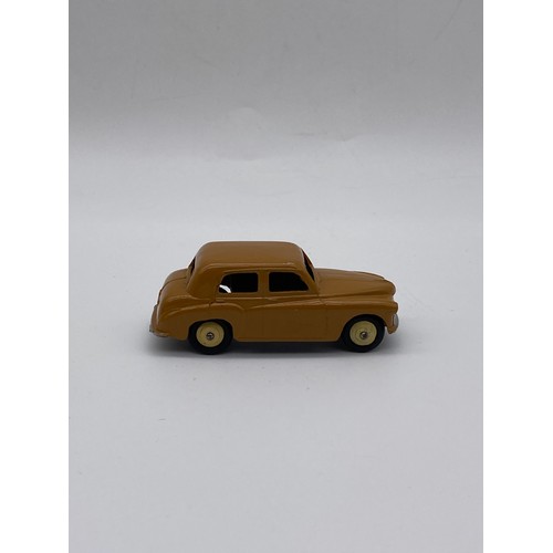 550 - DIE CAST DINKY TOYS - HILLMAN MINX SALOON 154