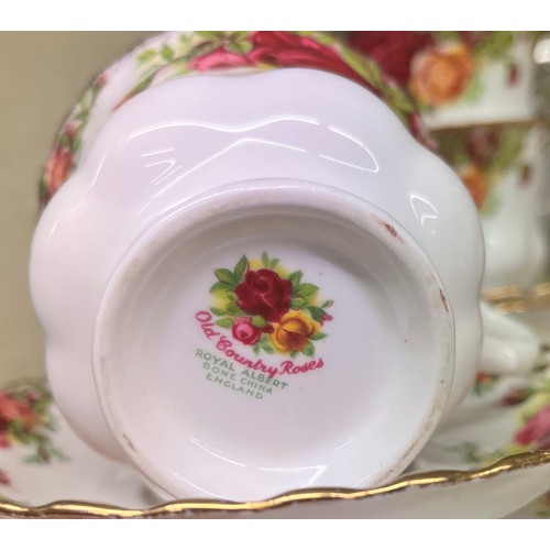 332 - ROYAL ALBERT OLD COUNTRY ROSES BONE CHINA TEASET EIGHT CUPS AND SAUCERS