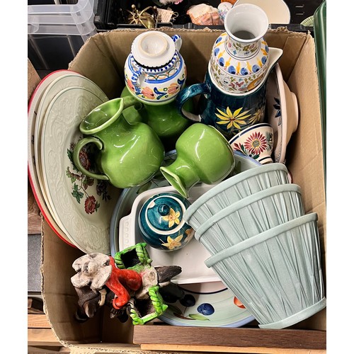 523 - BOX CONTAINING THE LARGE POTTERY BOWL, GRADUATED GREEN GLAZED JUGS, WEDGWOOD CHRISTMAS PLATES AND LI... 