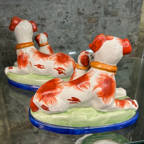 298 - REPRODUCTION STAFFORDSHIRE PAIR OF SPANIELS, AND RECUMBANT DOG AND PUPPY FIGURE GROUPS