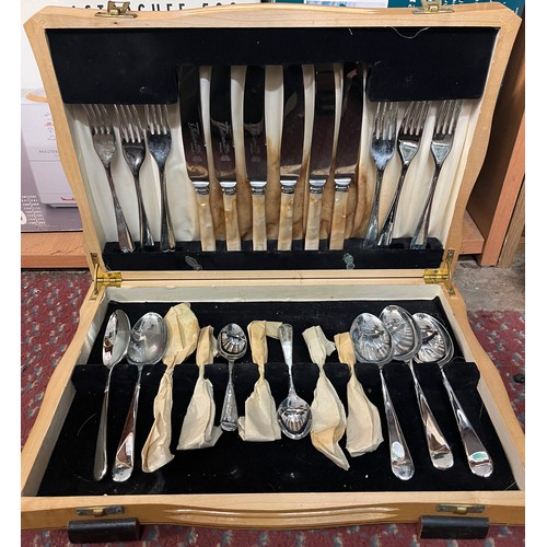 519 - SELECTION OF CASED PLATED CUTLERY, CAKE FORKS, ETC