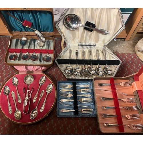 519 - SELECTION OF CASED PLATED CUTLERY, CAKE FORKS, ETC