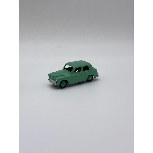 570 - DIE CAST DINKY TOYS - HILLMAN MINX SALOON 154