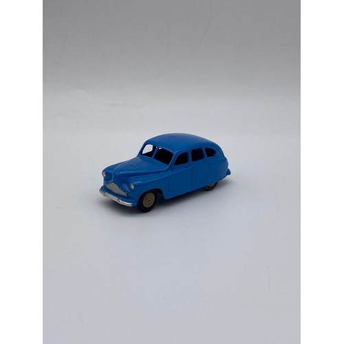 578 - DIE CAST DINKY TOYS - BOX OF STANDARD VANGUARD SALOON 40E (2 TAUPE/1 BLUE)