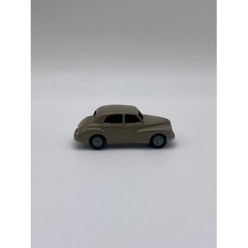 579 - DIE CAST DINKY TOYS - BOXED MORRIS OXFORD SALOON CAR 40G