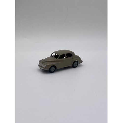 579 - DIE CAST DINKY TOYS - BOXED MORRIS OXFORD SALOON CAR 40G