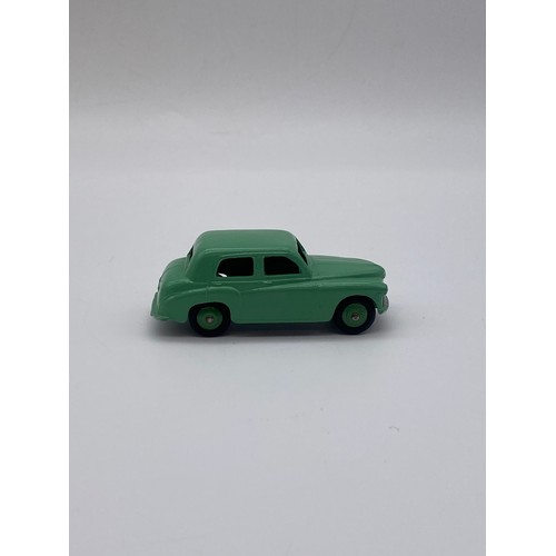 557 - DIE CAST DINKY TOYS - HILLMAN MINX SALOON 154 40F