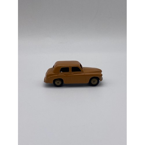 593 - DIE CAST DINKY TOYS - HILLMAN MINX SALOON 154 40F