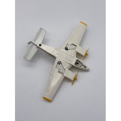 565 - DIE CAST DINKY TOYS - BEECHCRAFT C55 BARON 715