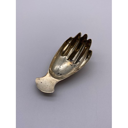 391 - SHEFFIELD SILVER TEA CADDY SPOON IN THR FORM OF A HAND IN PRESENTATION BOX