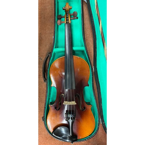 677 - LARK STUDENTS VIOLIN WITH BOW IN CASE