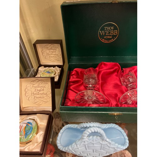 512 - BOXED THOMAS WEBB CANDLE HOLDERS, TWO ENGLISH HAND CRAFTED ENAMEL PILL BOXES AND A SOWERBY PRESSED G... 