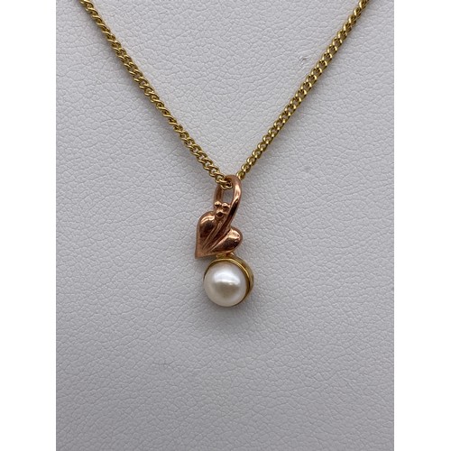 433 - 9CT CLOGAU GOLD PEARL AND ROSE GOLD PENDANT ON TRACE CHAIN 4.1G APPROX