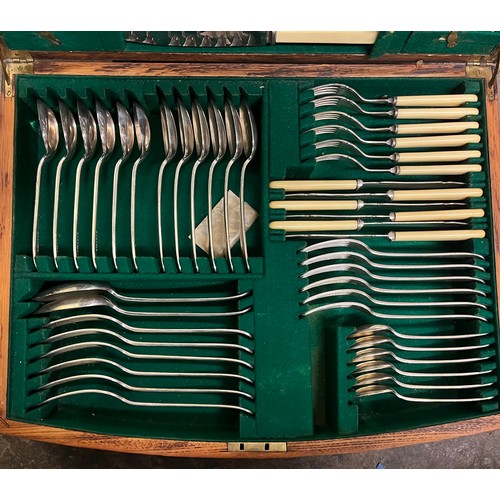 660 - OAK CASED CANTEEN OF CUTLERY INC CARVING SET