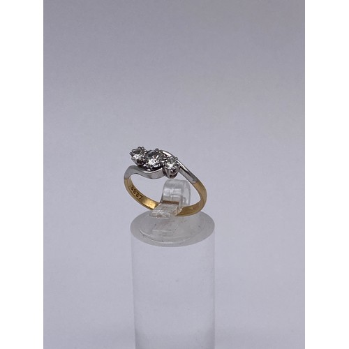 428 - 9CT GOLD THREE STONE CZ CROSS OVER RING SIZE L 2.3G APPROX