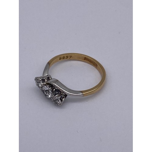 428 - 9CT GOLD THREE STONE CZ CROSS OVER RING SIZE L 2.3G APPROX