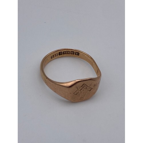 403 - 9CT ROSE GOLD SIGNET RING WITH MASONIC ENGRAVED EMBLEM SIZE Q/R 3.5G APPROX