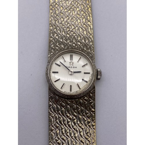 727 - BOXED 1960S 9CT WHITE GOLD LADIES OMEGA WRISTWATCH WITH BARK EFFECT TEXTURED STRAP 35G OVERALL