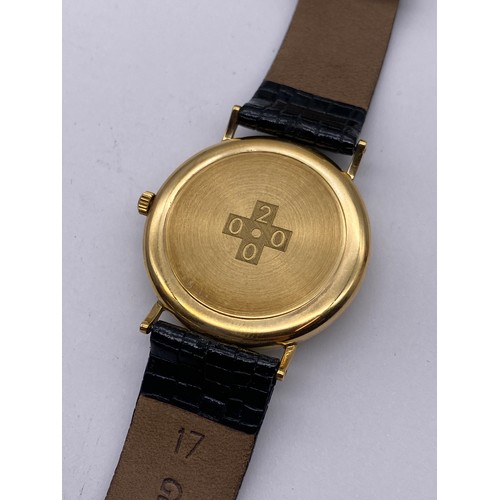 736 - BOXED GENEVE 9CT GOLD CIRCULAR WRISTWATCH ON LEATHER STRAP