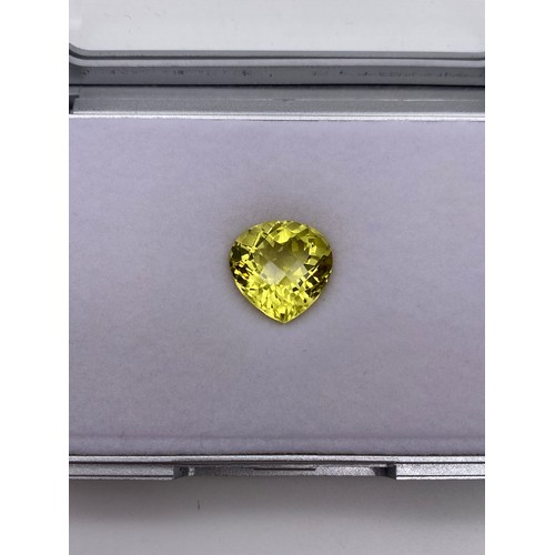 721 - NATURAL PEAR CUT QUARTZ CITRINE LEMON YELLOW HUE 9.36 CT APPROX WITH CERTIFICATE