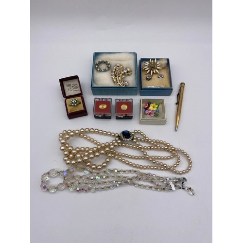 745 - ROLLED GOLD PROPELLING PENCIL, STRING OF SIMULATED PEARL NECKLACE, GLASS BEADS, COSTUME BROOCHES