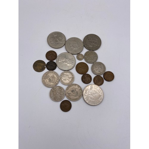 389 - QUEEN ELIZABETH II JUBILEE CROWN, FOUR QUEEN ELIZABETH II FIVE POUND COINS, TWO HALF CROWNS AND OTHE... 