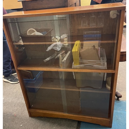 30 - 1950S/60S TEAK GLAZED SLIDING DOOR BOOKCASE