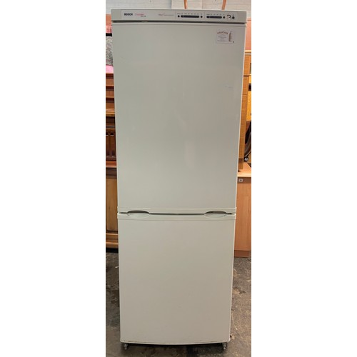 61 - BOSCH CLASSIXX FROST FREE FRIDGE FREEZER