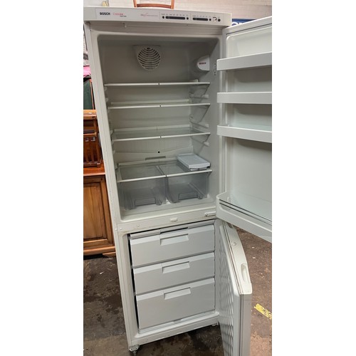 61 - BOSCH CLASSIXX FROST FREE FRIDGE FREEZER