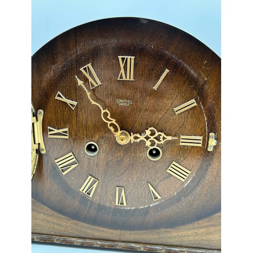 319 - SMITHS EIGHT DAY CHIMING MANTLE CLOCK