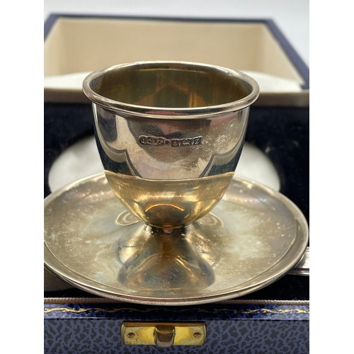 511 - CASED BIRMINGHAM SILVER PEDESTAL EGG CUP AND SPOON 1.8OZ APPROX