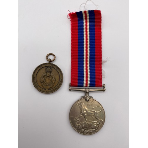 558 - 1939 1945 WWII MEDAL AND RIFLE ASSOCIATION REME RUNNERS UP MEDALLION