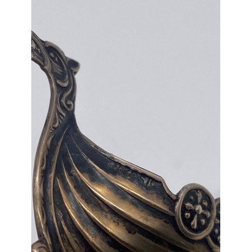 515 - SILVER WHITE METAL VIKING LONG BOAT TABLE SALT