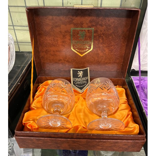 432 - BOXED CRYSTAL GLASSWARE INCLUDING PAIR OF WATERFORD COLLEEN GLASSES, EDINBURGH BRANDY BALLOONS, AND ... 